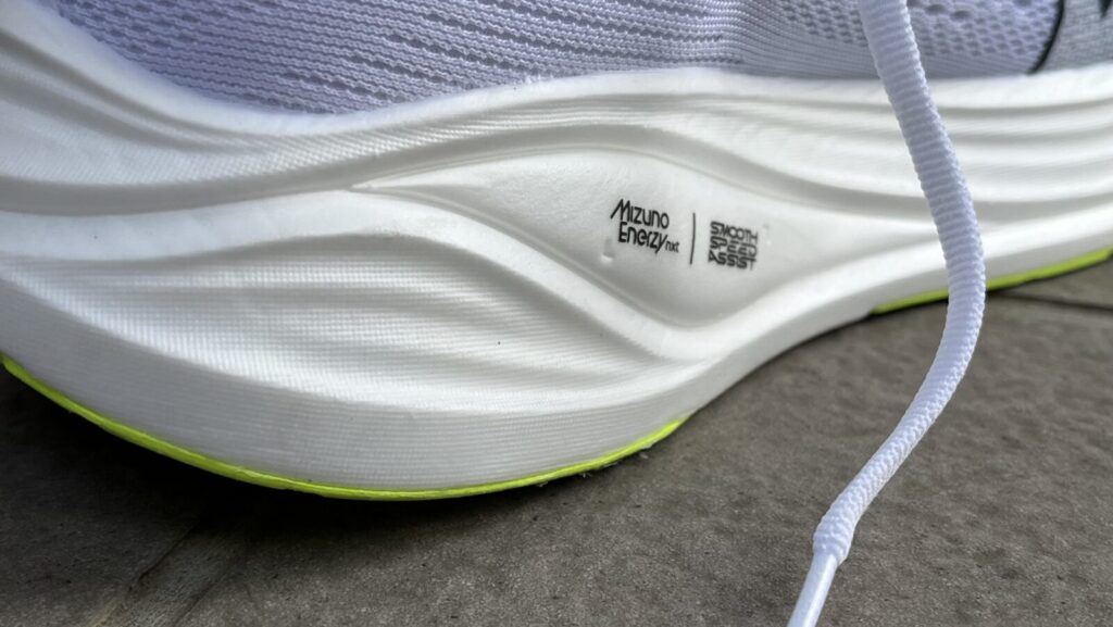 ミズノ　ネオゼン2　ミッドソール　MIZUNO ENERZY NXT