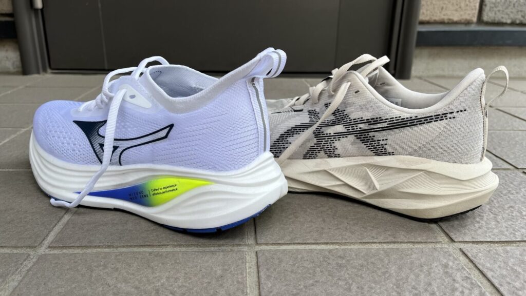 ネオゼン2 vs ノヴァブラスト5　徹底比較レビュー　かかとから見た写真