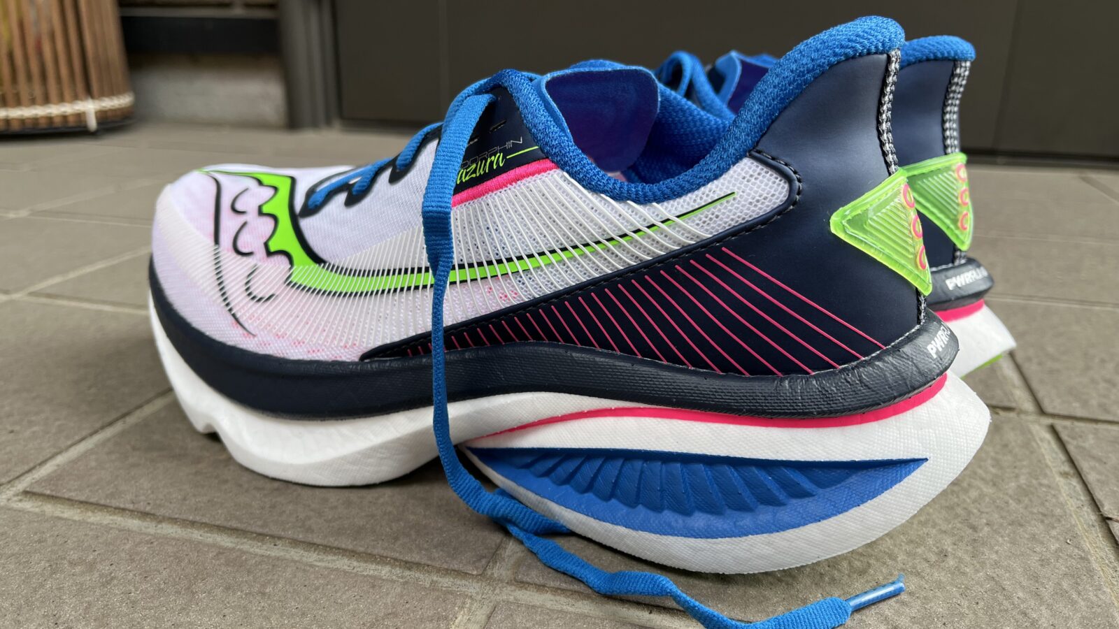 エンドルフィン　アズーラ　かかとから見たところ