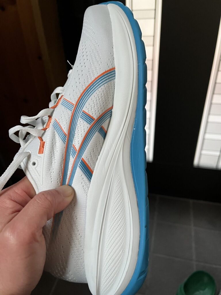 ゲルキュムラス28　フルイドライドアウトソール