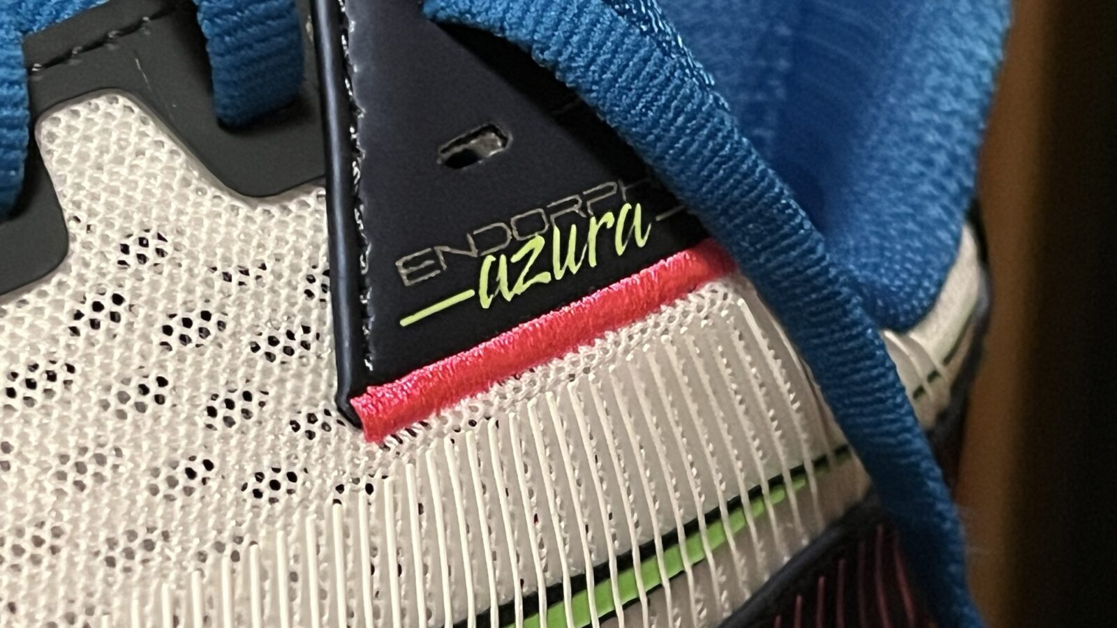 エンドルフィン アズーラのアッパー装飾3