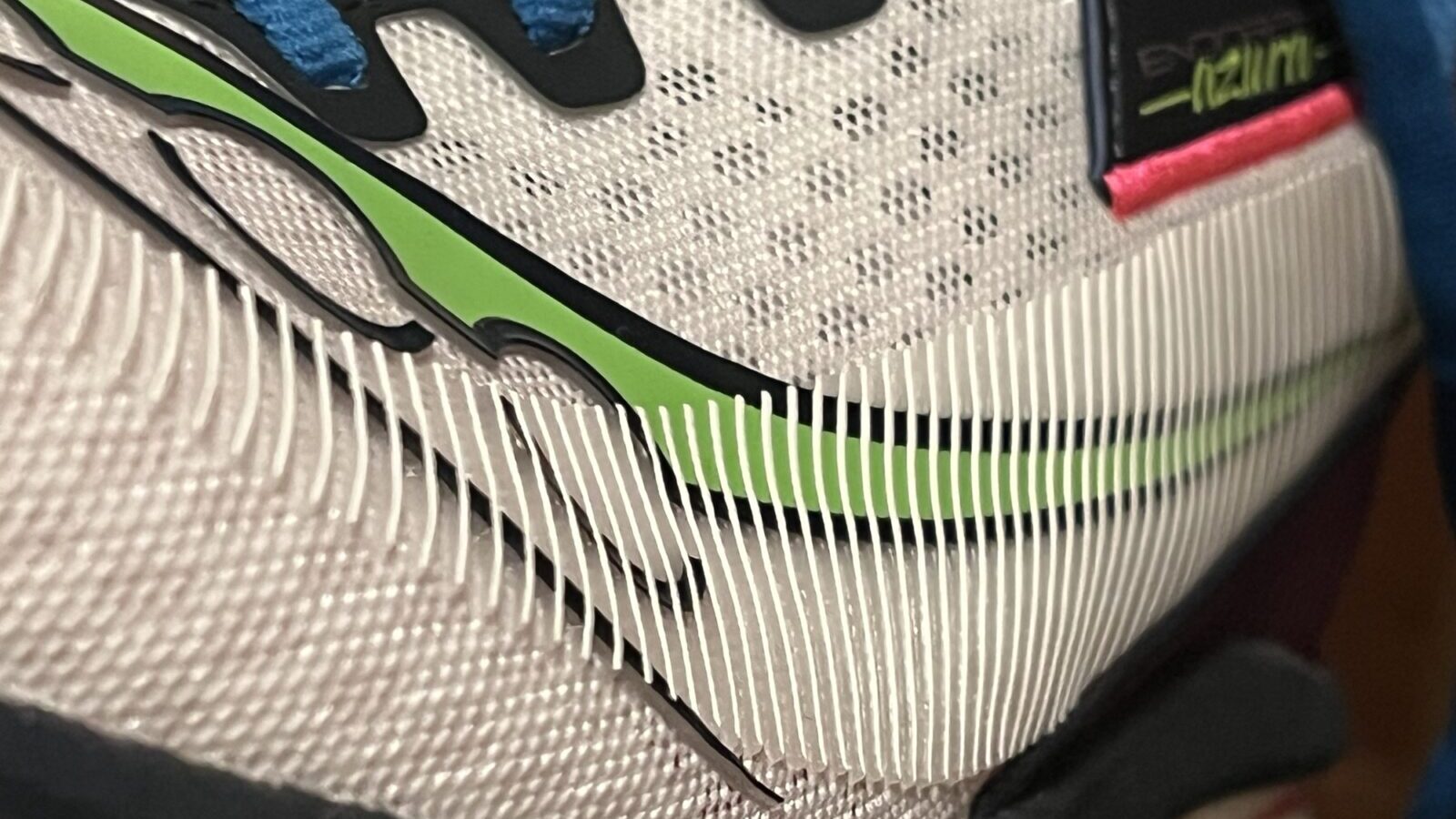 エンドルフィン アズーラのアッパー装飾1