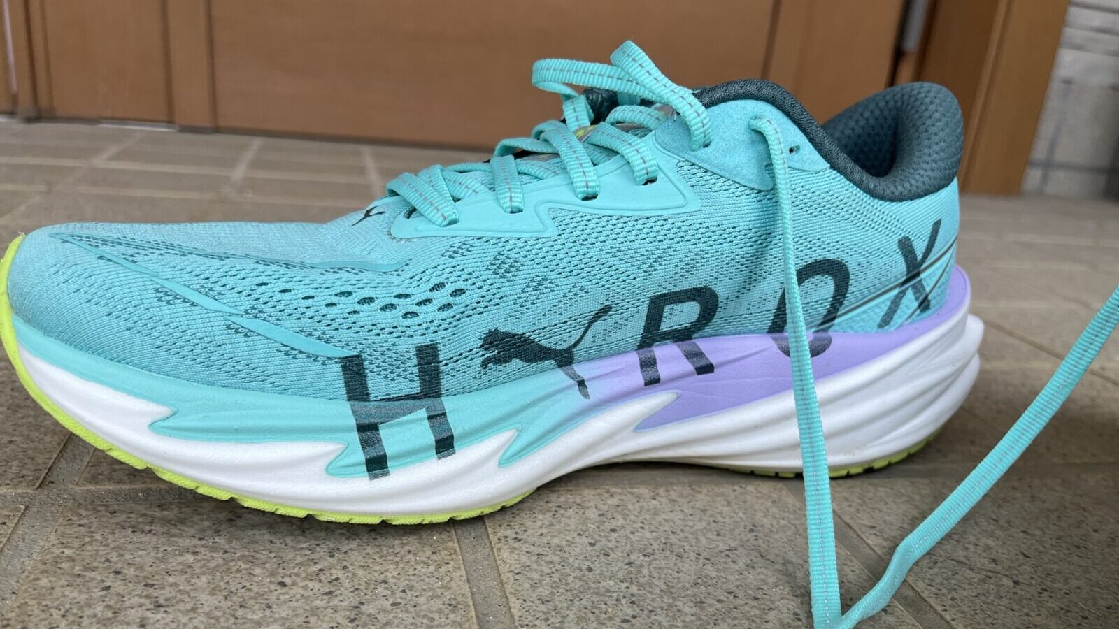 HYROX ヴェロシティニトロ5 デザイン